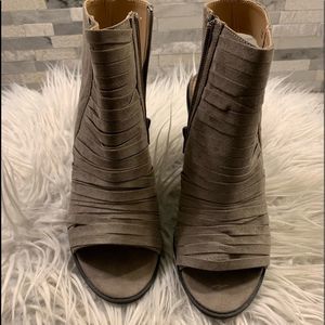 Open toe Brown heels 😍😍😍, size 8